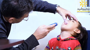 تصویر درمان کودک مبتلا به شکاف کام و لب طبق پروتکل درمانی توسط تیم پزشکی خیریه زنجیره امید